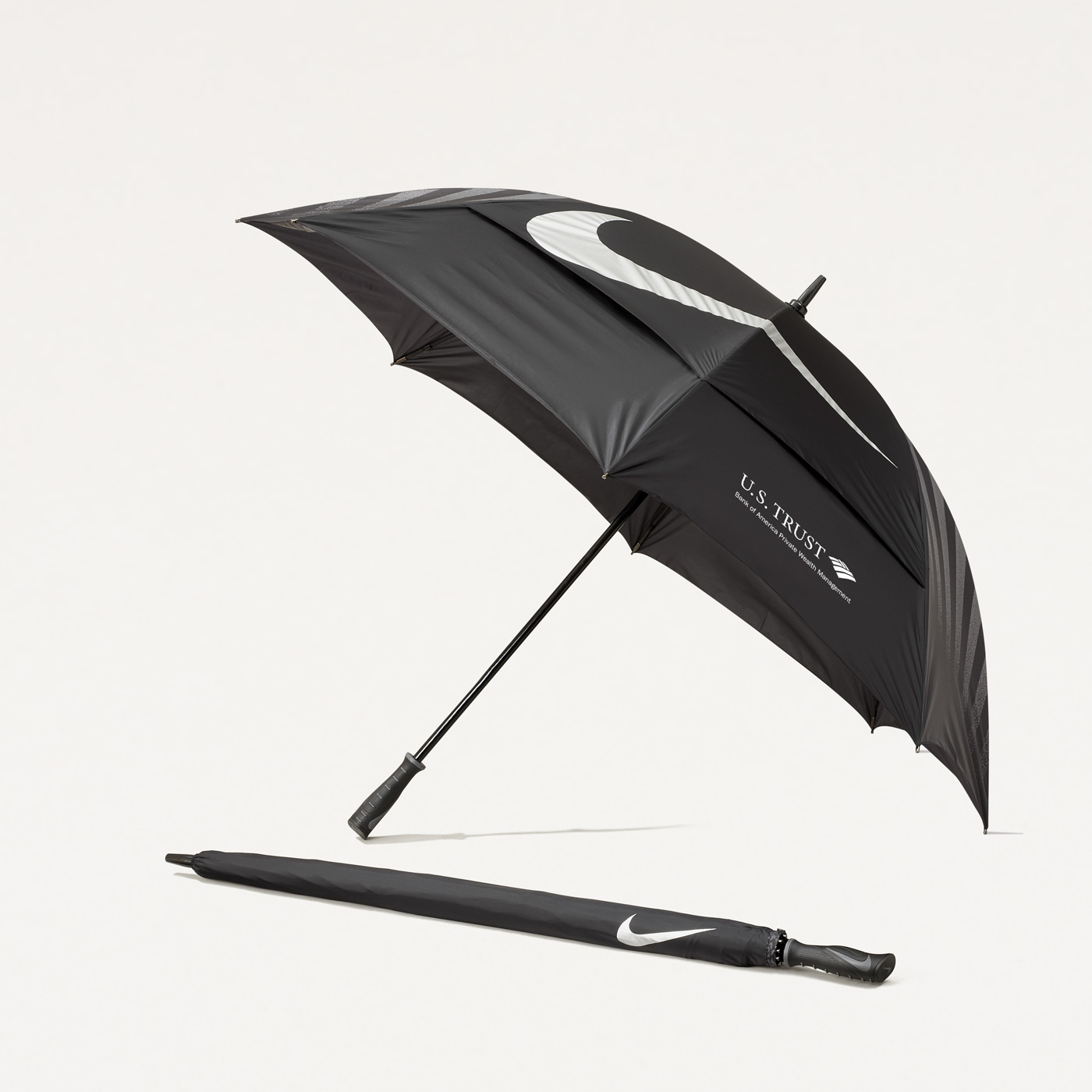 Overtreding Wegversperring Vel U.S. Trust Nike® Windsheer Lite Umbrella | Bank of America Store